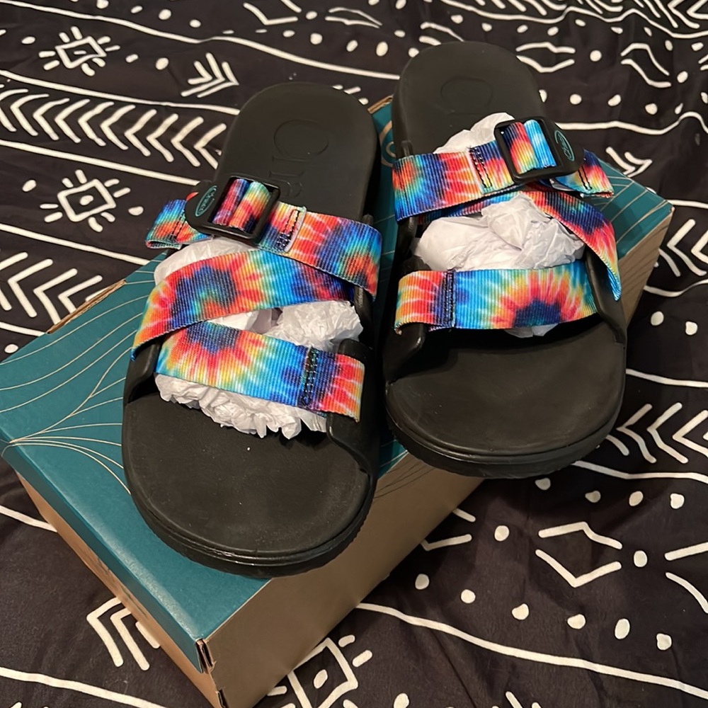New Chaco tie dye Chilllos slides
